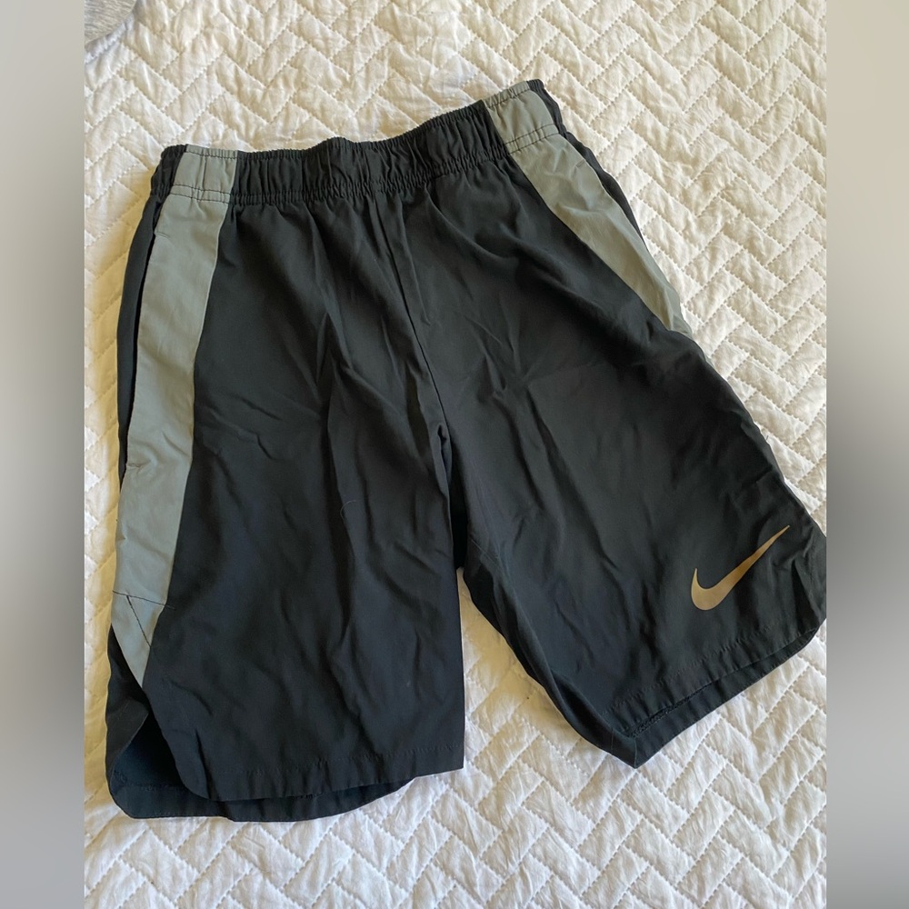 Boys Nike Drifit Shorts size small